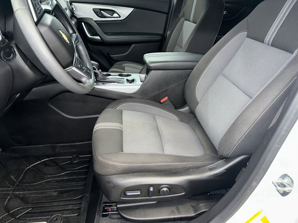 Used 2023 Chevrolet Blazer LT w/ Driver Confidence Package image 2