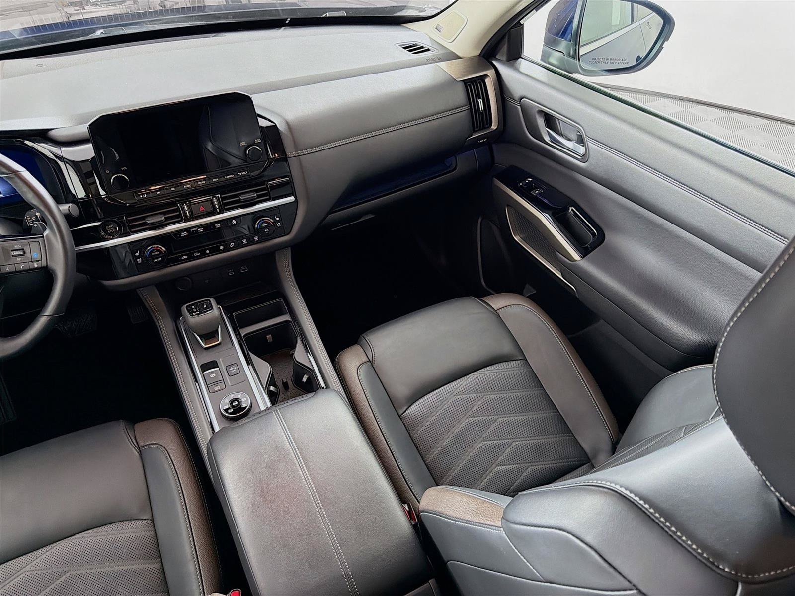 Used 2025 Nissan Pathfinder Platinum AWD/4WD image 28
