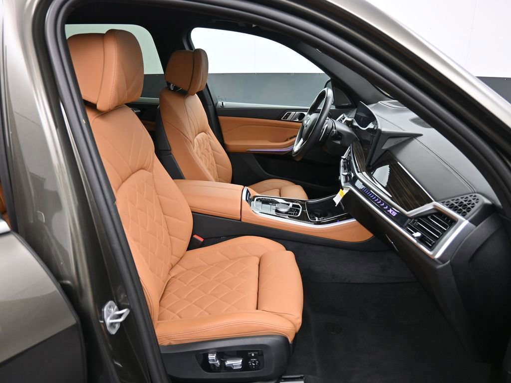 Used 2025 BMW X5 xDrive40i w/ Climate Comfort Package image 29