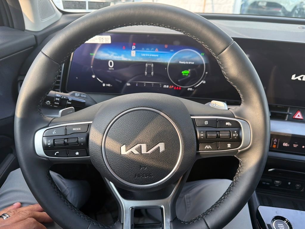 Used 2025 Kia Sportage SX Prestige image 16
