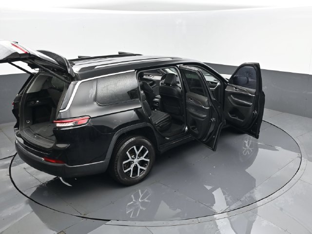Used 2023 Jeep Grand Cherokee L Limited AWD/4WD image 33