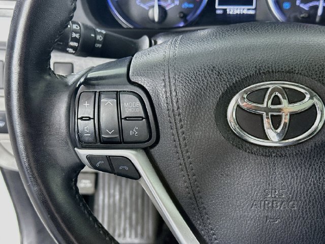 Used 2019 Toyota Highlander XLE AWD/4WD image 22