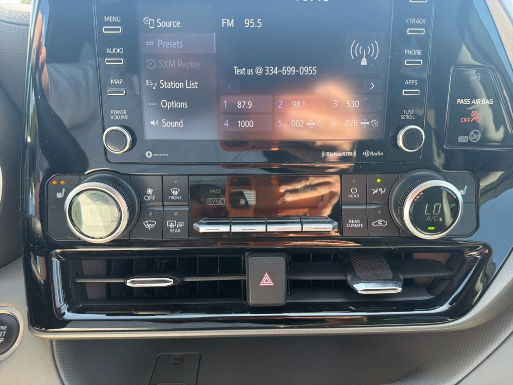 Used 2021 Toyota Highlander XLE FWD image 19