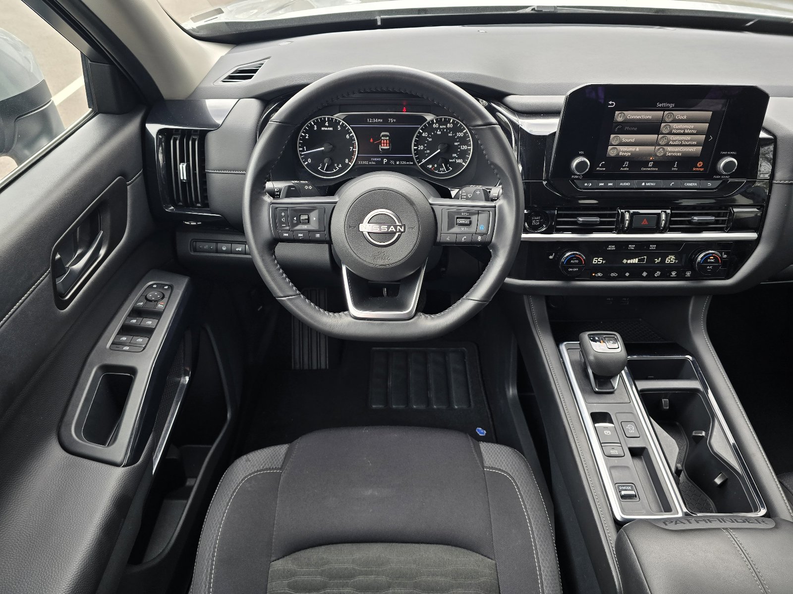 Used 2025 Nissan Pathfinder SV image 14