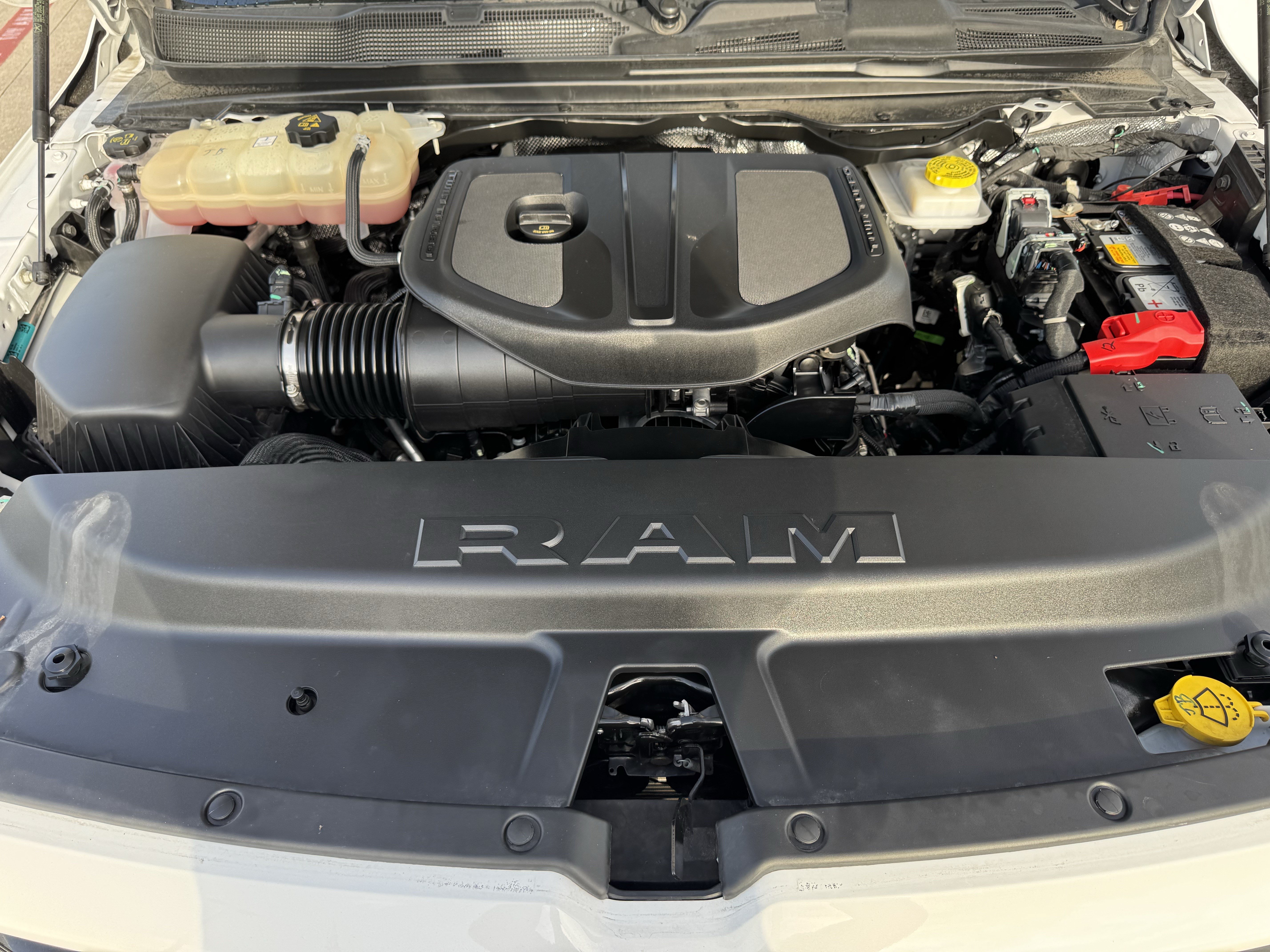 Used 2025 RAM 1500 Laramie w/ Sport Appearance Package AWD/4WD image 27
