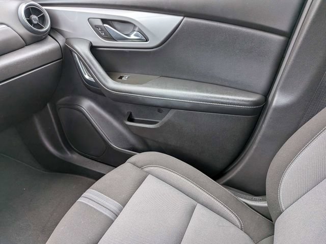 Used 2025 Chevrolet Blazer LT FWD image 17