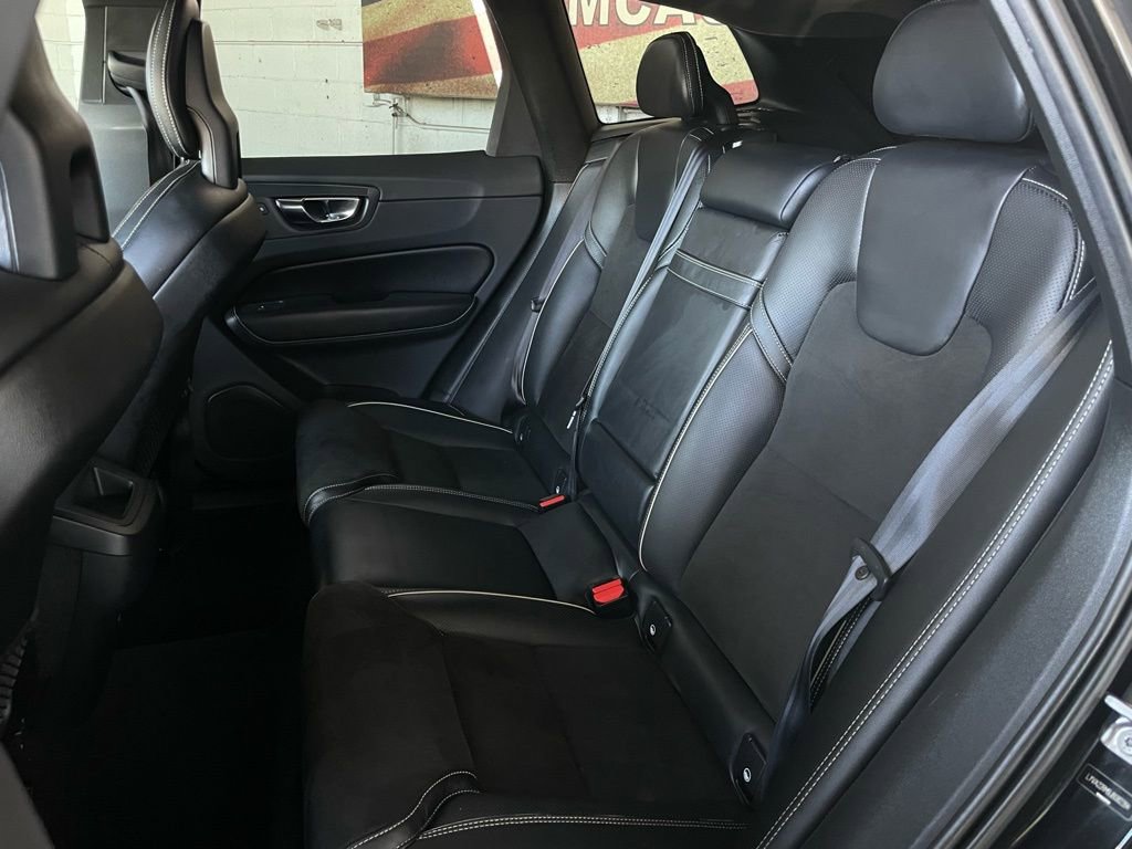 Used 2018 Volvo XC60 T6 R-Design w/ Convenience Package image 14