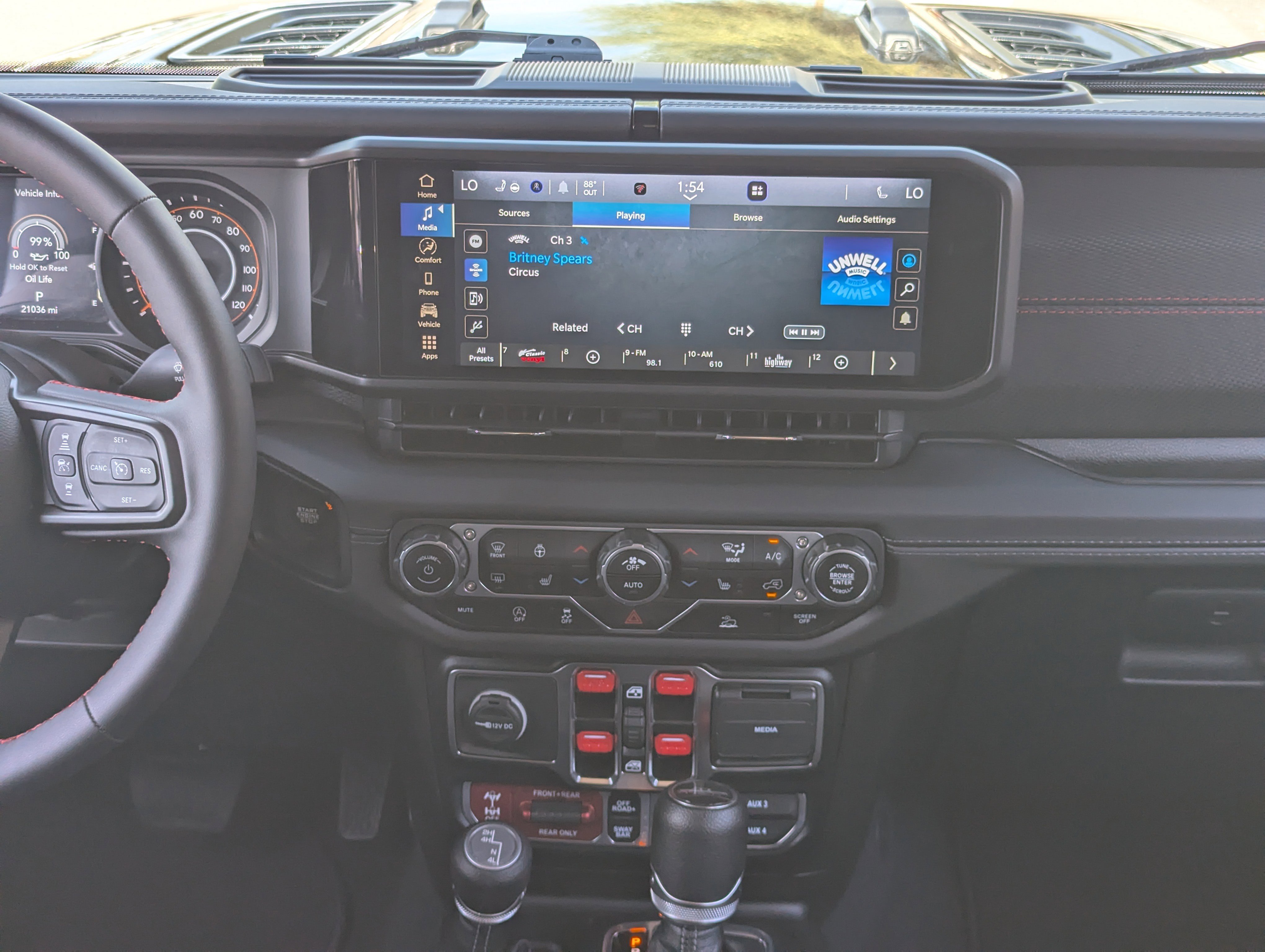 Used 2024 Jeep Gladiator Rubicon w/ Convenience Group image 15