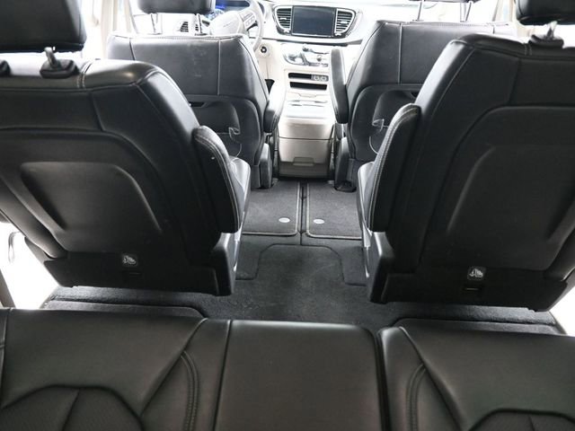 Used 2024 Chrysler Pacifica Touring-L image 26