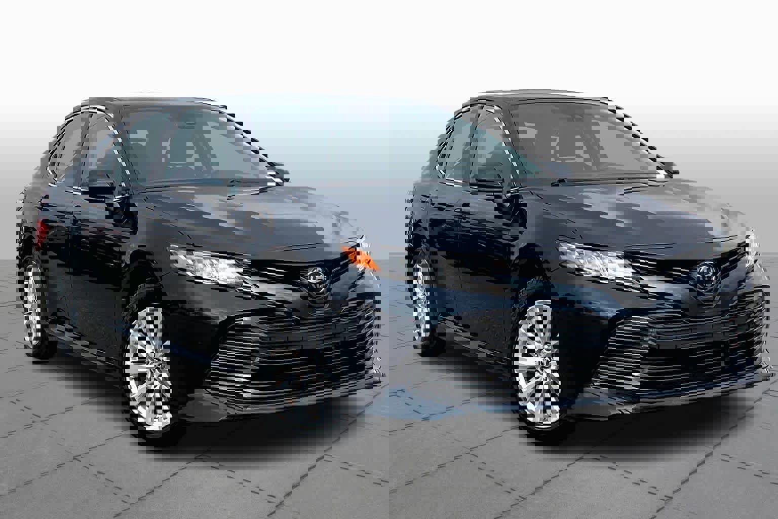 Used 2018 Toyota Camry LE image 2