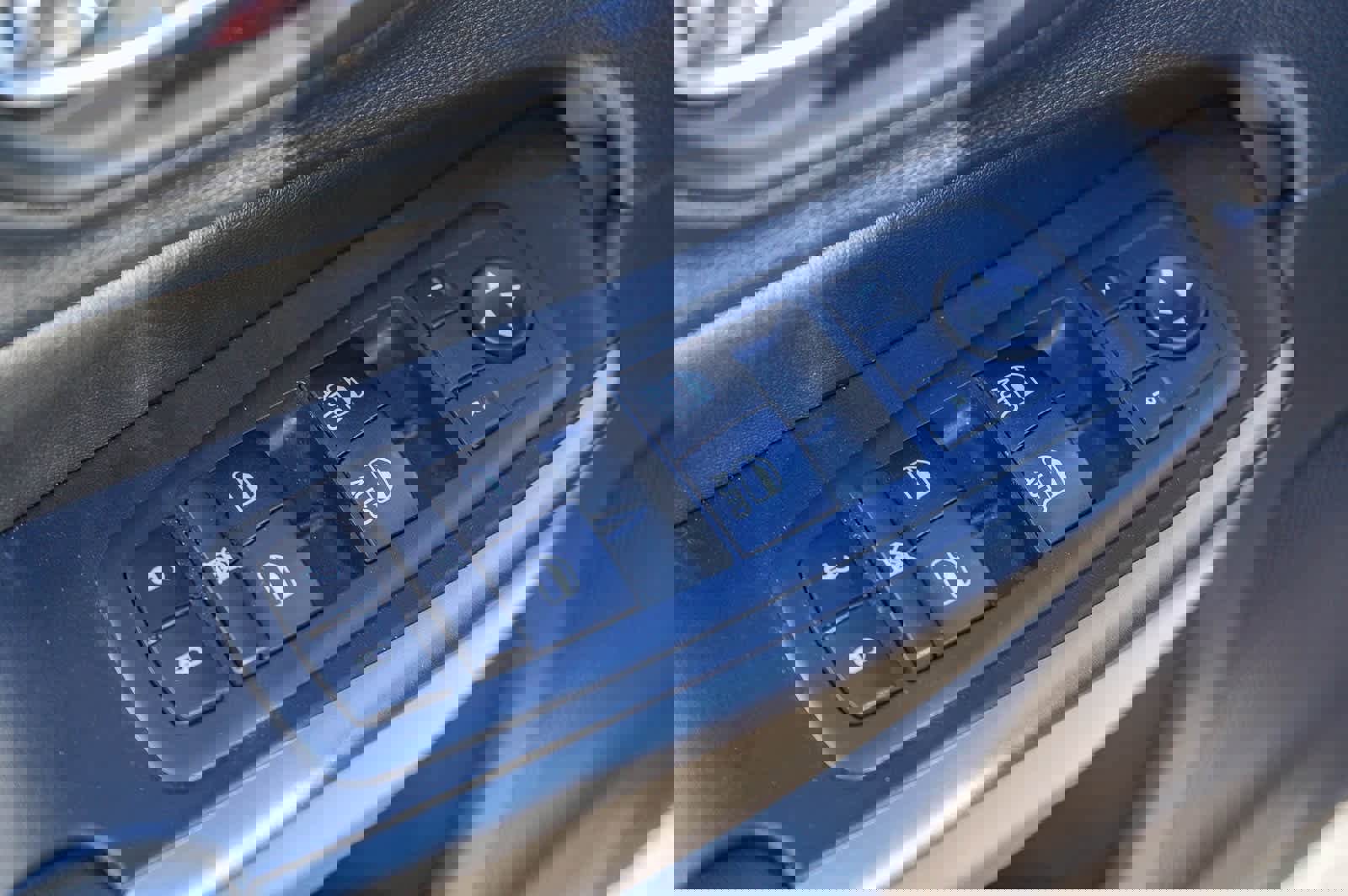 Used 2019 Jeep Cherokee Limited image 18