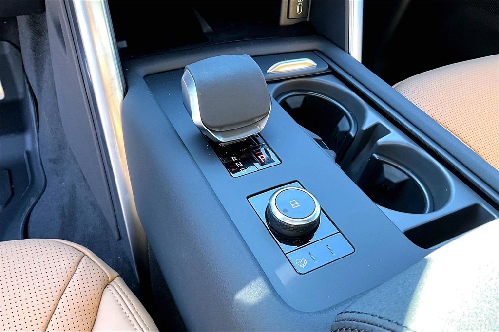 New 2026 Land Rover Discovery Limited Edition image 8