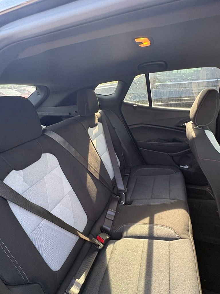 Used 2024 Chevrolet Trax RS FWD image 11