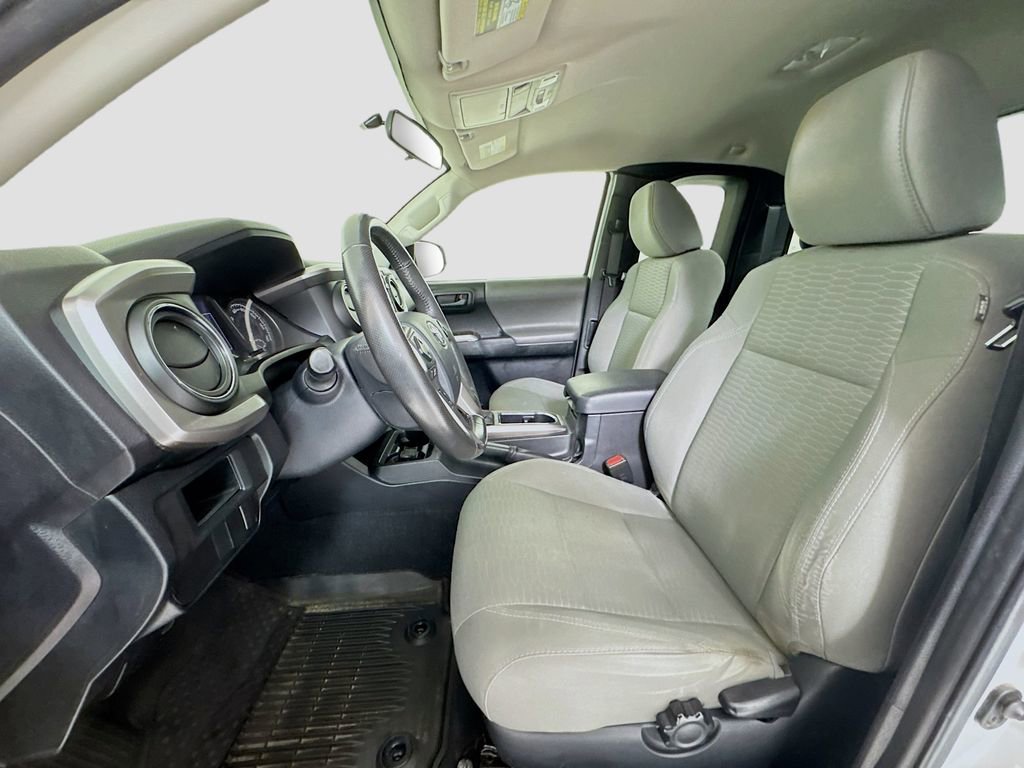 Used 2017 Toyota Tacoma SR5 w/ SR5 Appearance Package (SM) image 10
