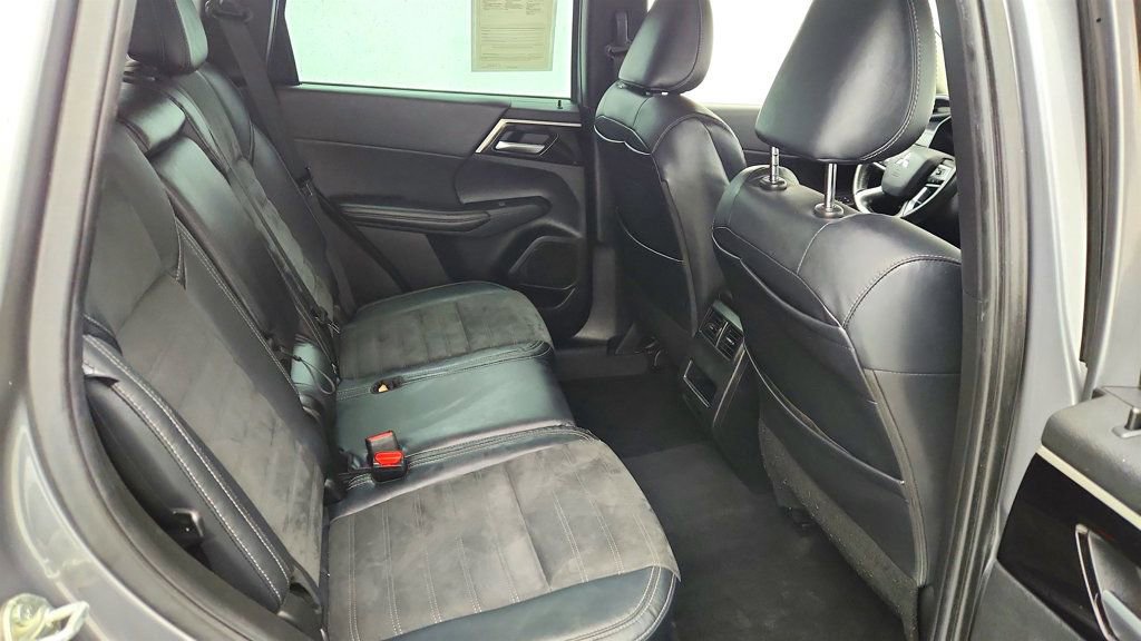 Used 2023 Mitsubishi Outlander SE image 24