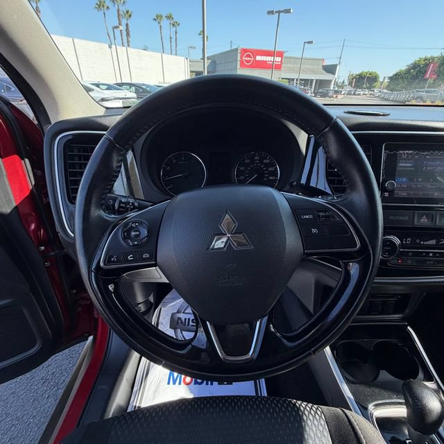 Used 2017 Mitsubishi Outlander SE FWD image 16