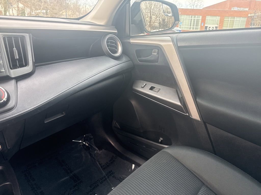 Used 2018 Toyota RAV4 LE w/ All Weather Liner Package image 21