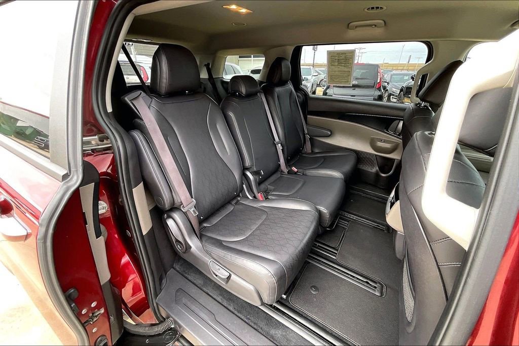 Used 2025 Kia Carnival image 26