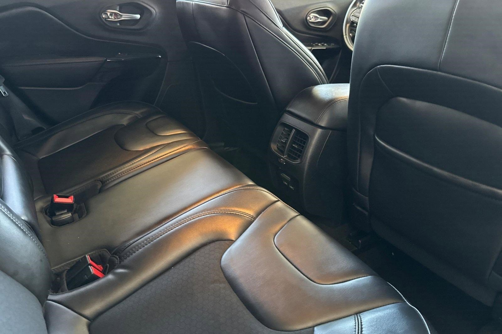 Used 2020 Jeep Cherokee Latitude Plus image 30