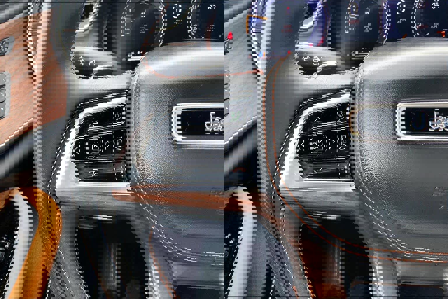 Used 2024 Jeep Grand Cherokee L Summit w/ High Altitude Package image 24