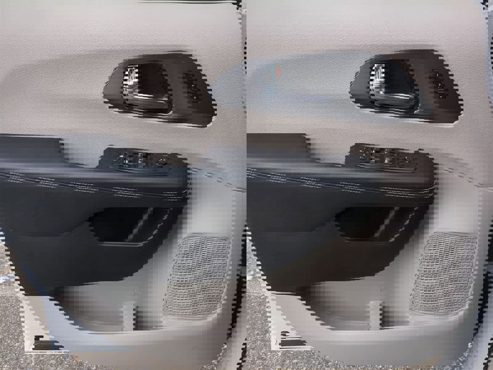 Used 2023 Chrysler Pacifica Touring-L image 30