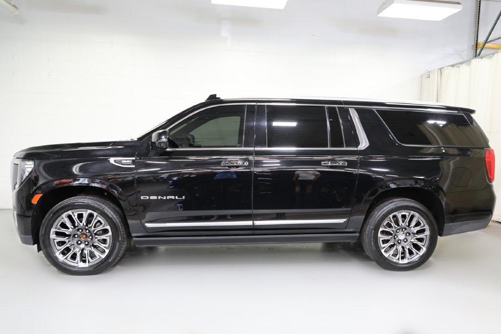 Used 2022 GMC Yukon XL Denali w/ Denali Premium Package AWD/4WD image 18