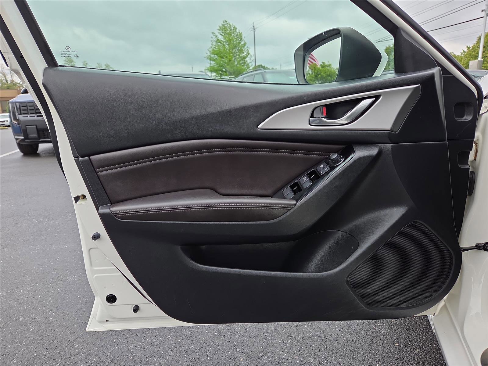Used 2017 MAZDA MAZDA3 Touring FWD image 13