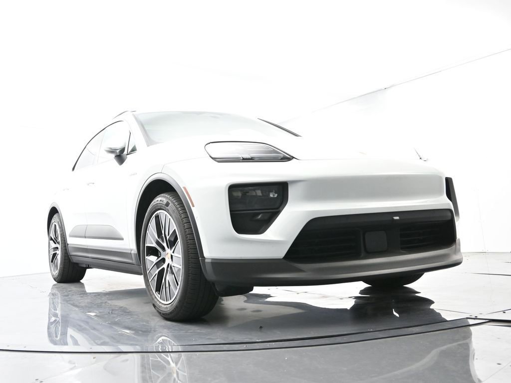 Certified 2025 Porsche Macan Electric image 55
