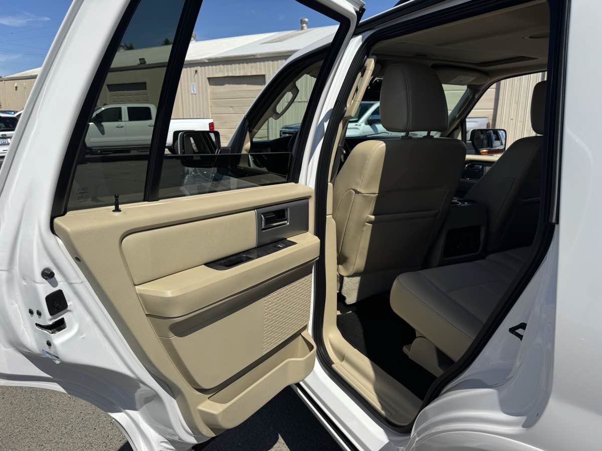 Used 2016 Ford Expedition Limited w/ Equipment Group 301A AWD/4WD image 24