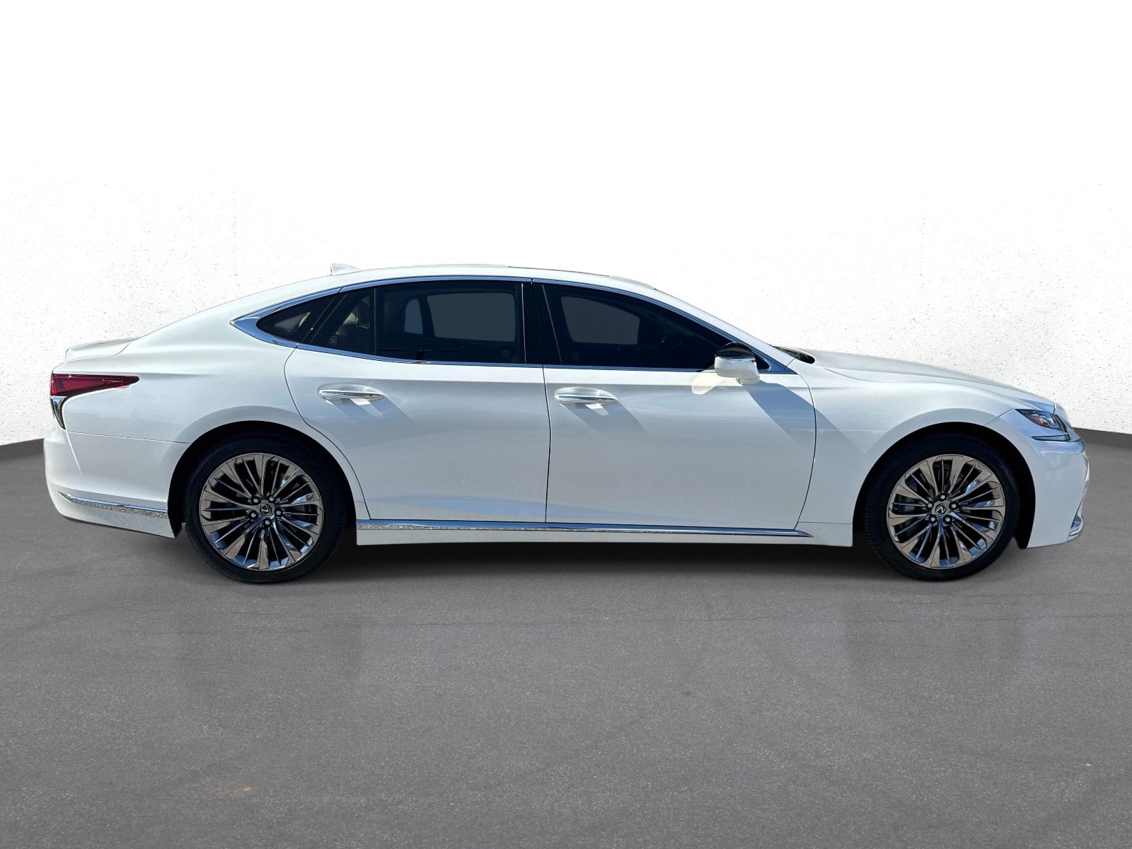Used 2020 Lexus LS 500 w/ Accessory Package (Z1) RWD image 2
