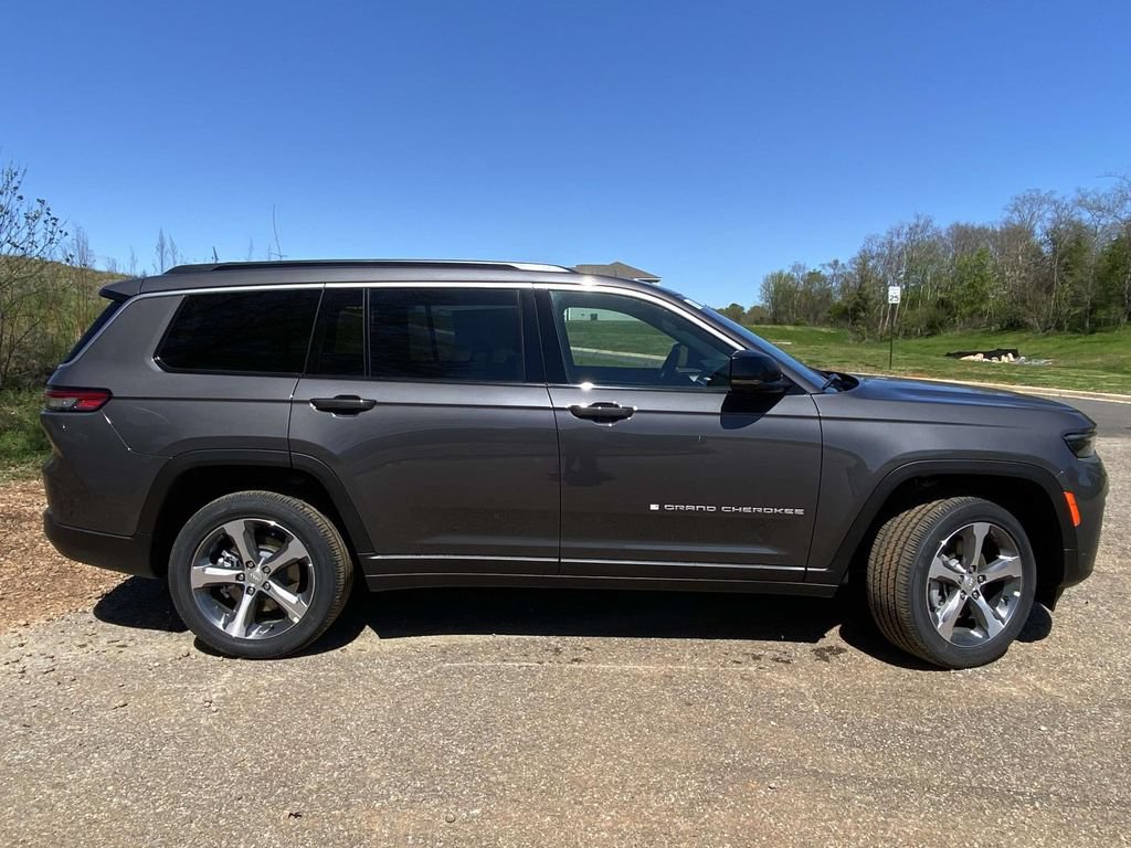 New 2026 Jeep Grand Cherokee L Limited w/ Luxury Tech Group II RWD image 31