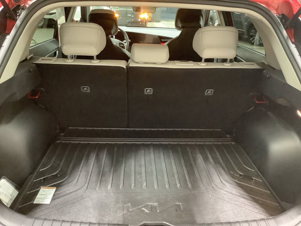 Used 2025 Kia Niro EX image 16