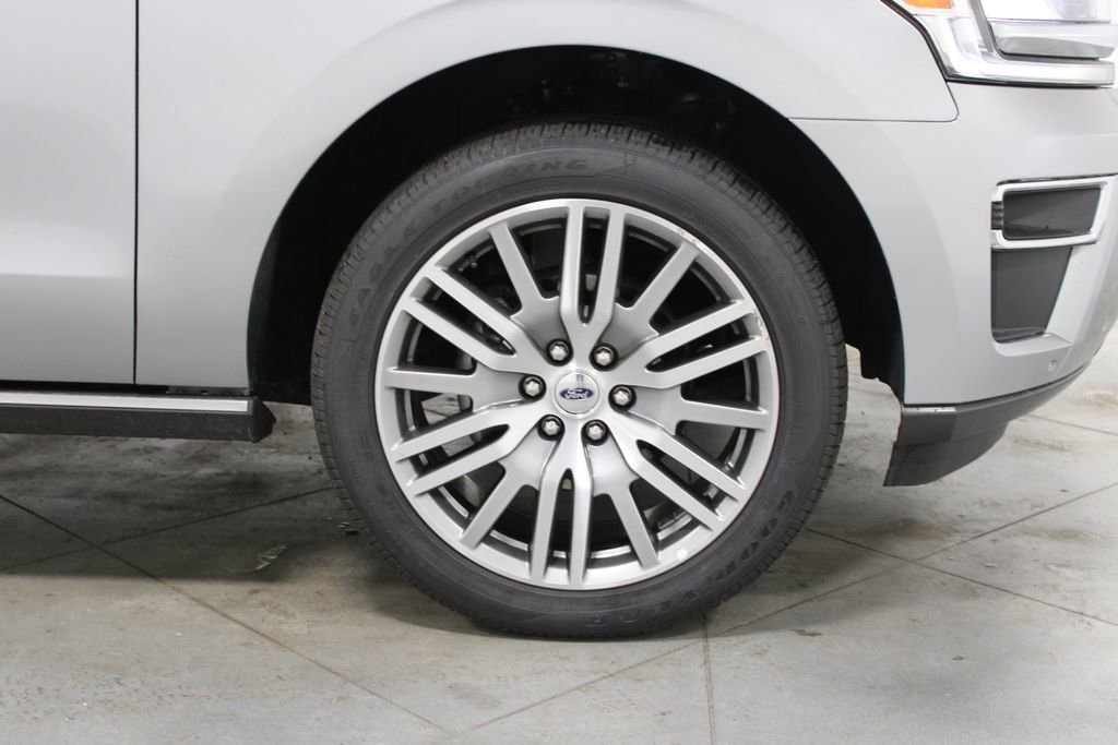 Used 2024 Ford Expedition Limited image 12