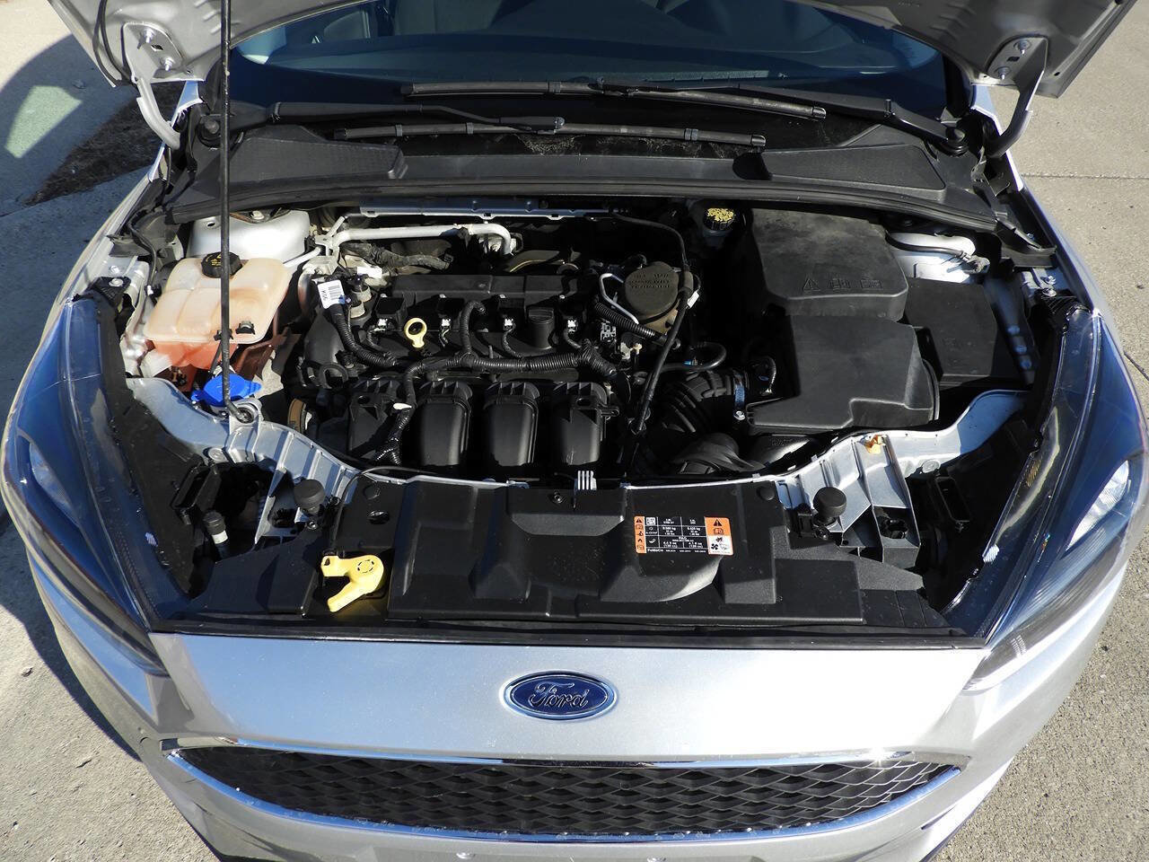 Used 2015 Ford Focus SE w/ SE Cold Weather Package image 42