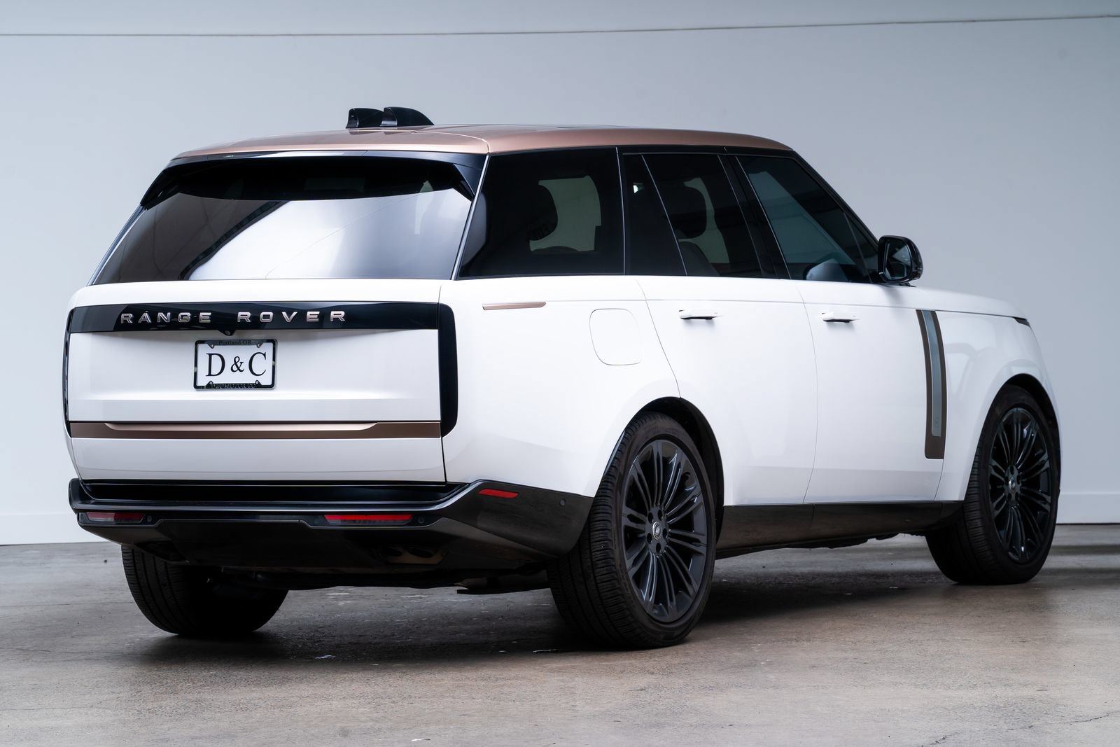 Used 2023 Land Rover Range Rover SV AWD/4WD image 6