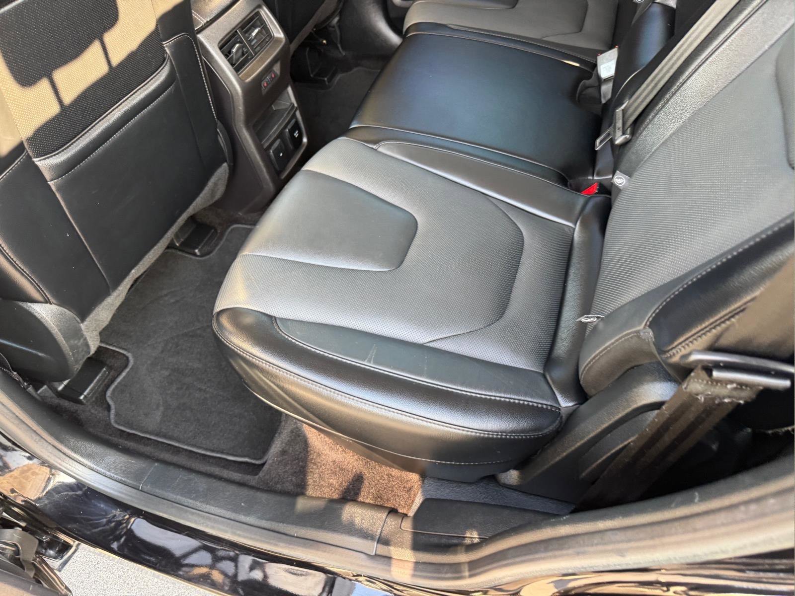 Used 2018 Ford Edge Titanium w/ Equipment Group 301A image 10