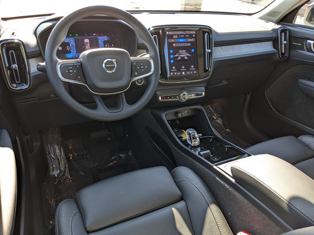 Certified 2024 Volvo XC40 B5 Plus w/ Protection Package Premier AWD/4WD image 12