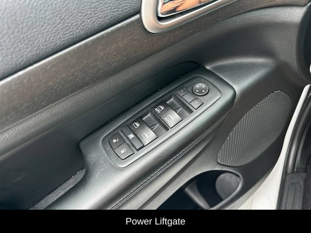 Used 2017 Jeep Grand Cherokee Altitude RWD image 28