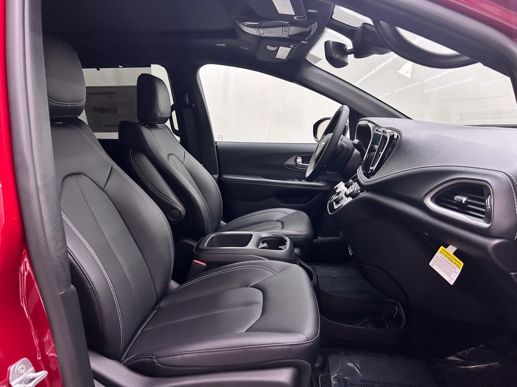 New 2026 Chrysler Pacifica Select AWD/4WD image 19