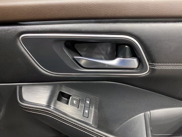 Used 2021 Nissan Rogue Platinum AWD/4WD image 30