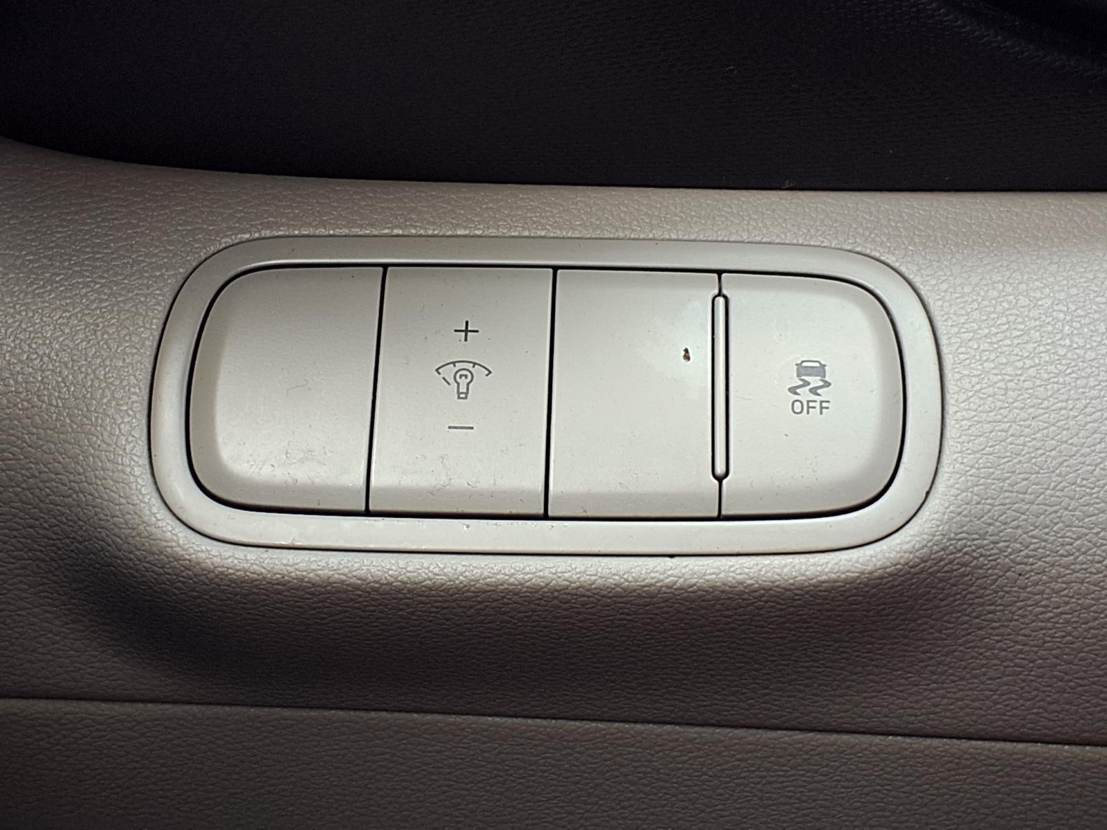 Used 2025 Hyundai Venue SEL FWD image 17