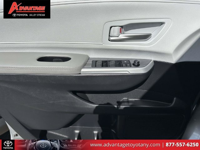 Used 2025 Toyota Sienna XLE FWD image 20