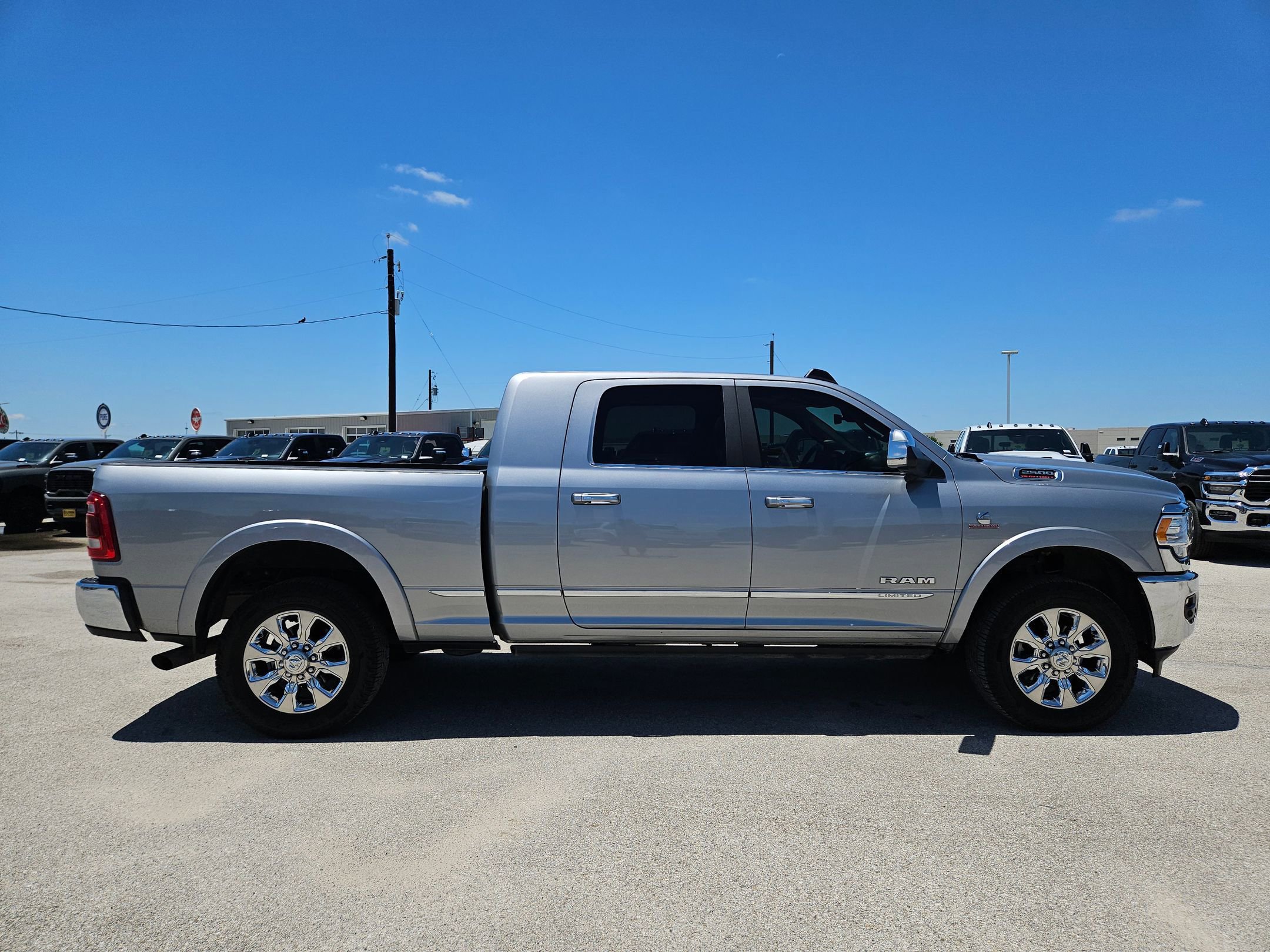 Used 2019 RAM 2500 Limited AWD/4WD image 2