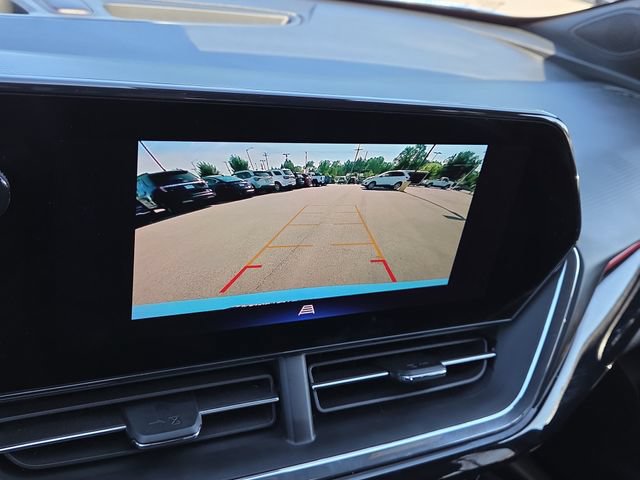 Used 2024 Chevrolet Trax RS w/ Sunroof Package FWD image 11