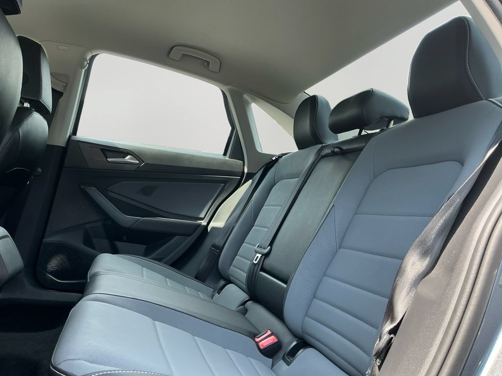 Used 2025 Volkswagen Jetta SE FWD image 15