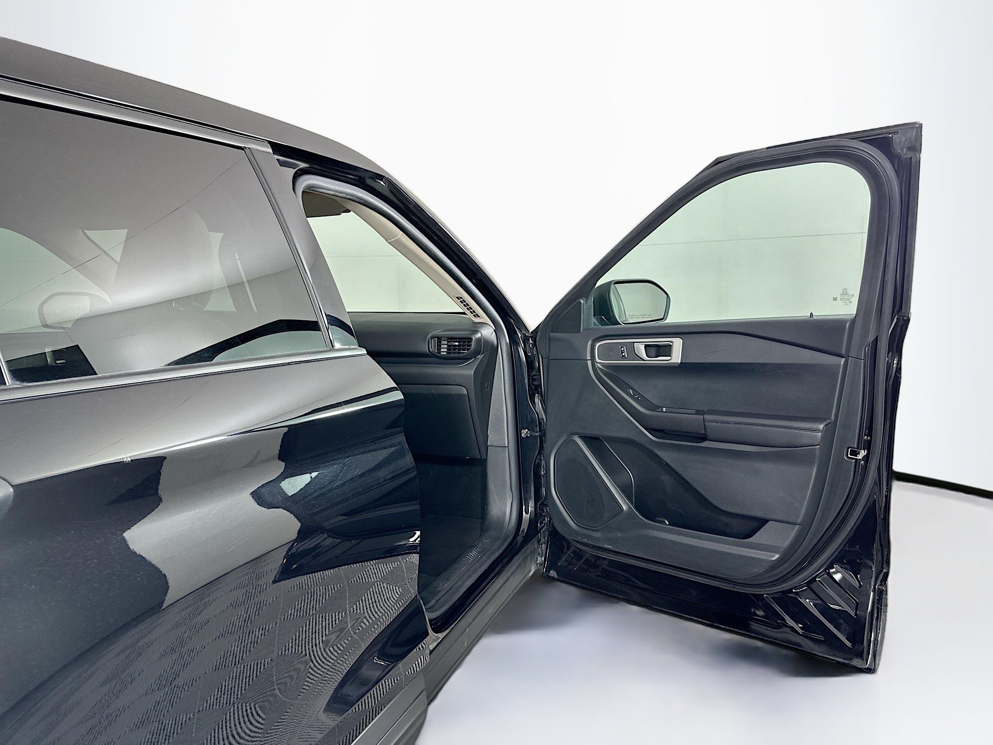 Used 2023 Ford Explorer 4WD image 32