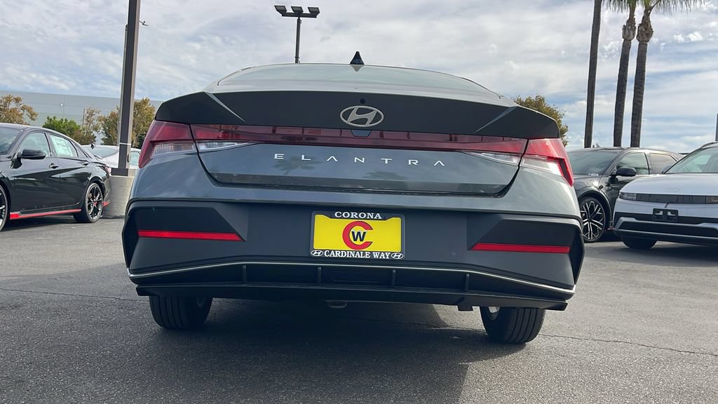 Used 2026 Hyundai Elantra SE FWD image 11