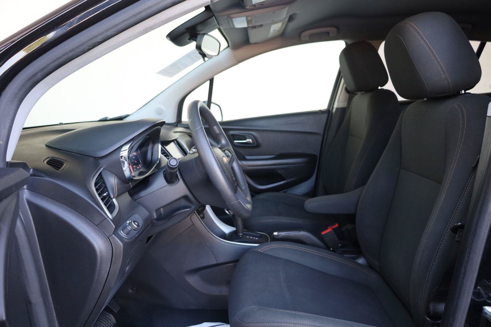 Used 2022 Chevrolet Trax LS w/ Tint and Cruise Package FWD image 17