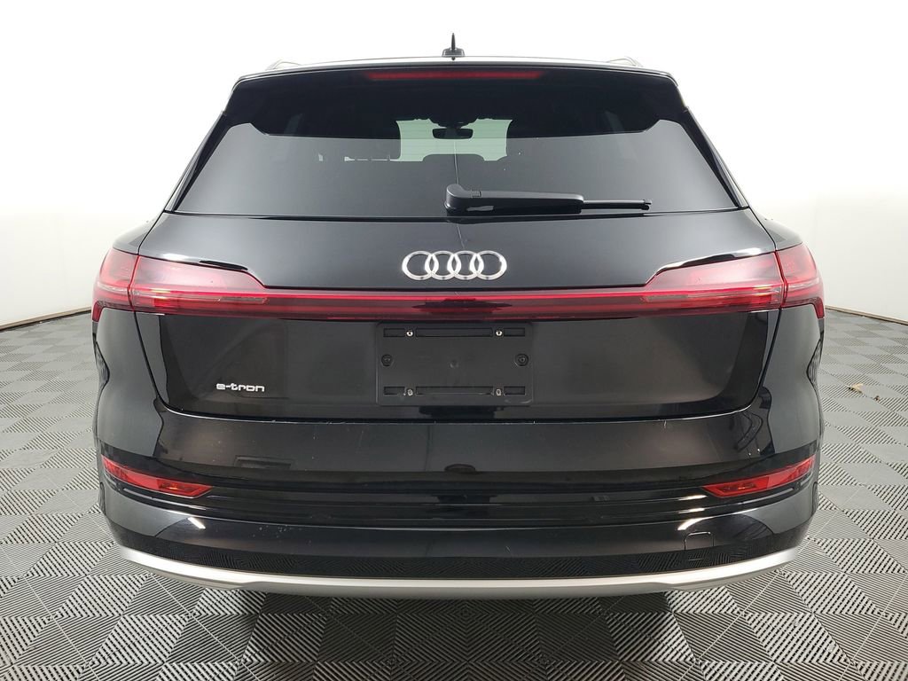 Used 2019 Audi e-tron Prestige w/ Prestige Package image 5