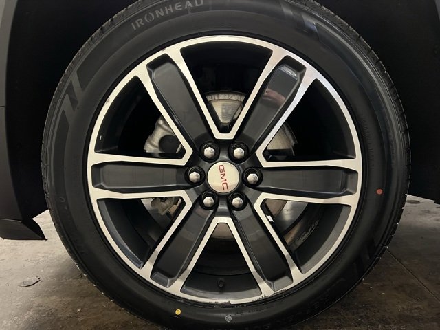 Used 2023 GMC Acadia SLT w/ Preferred Package image 10